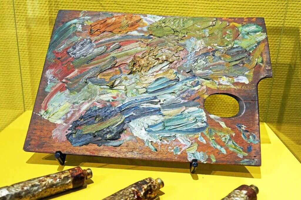 Vincent van Goghun yagli boya paleti ve tupleri