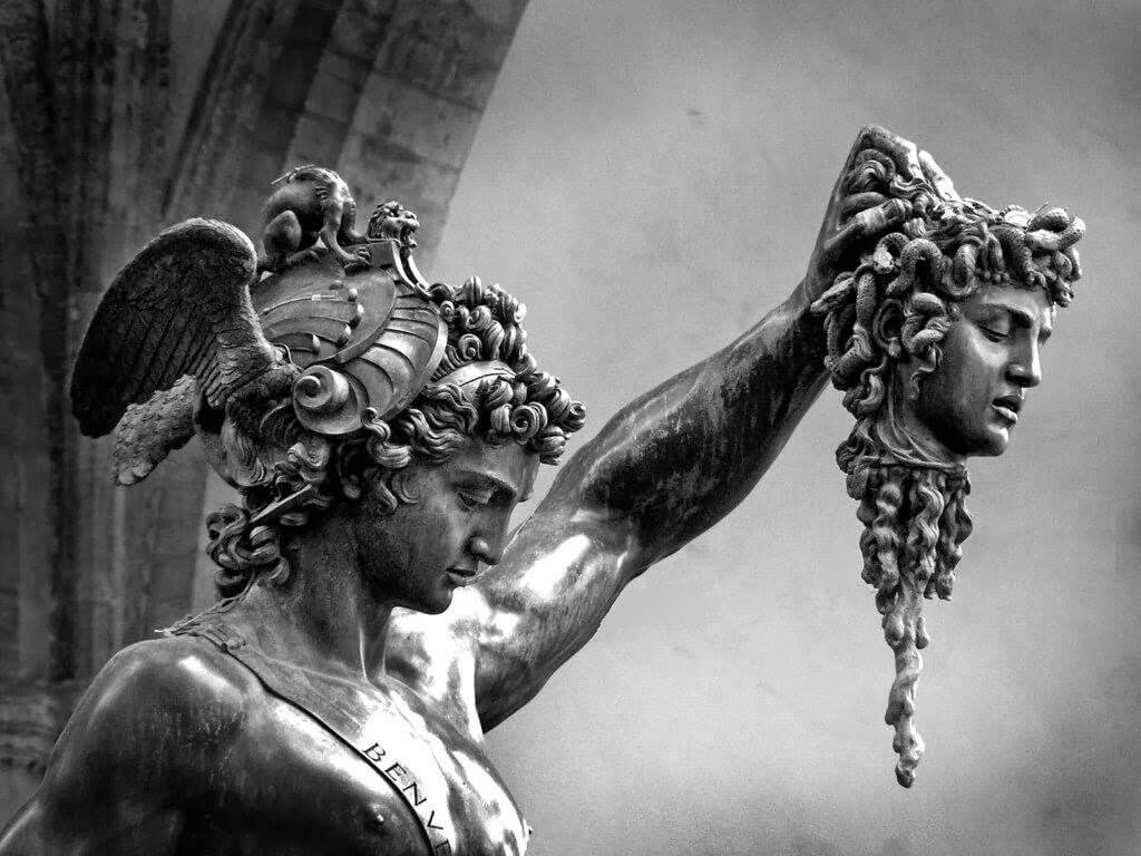Perseus Dusmanlarini Etkisiz Birakmak Icin Medusanin Kafasini Kullandi