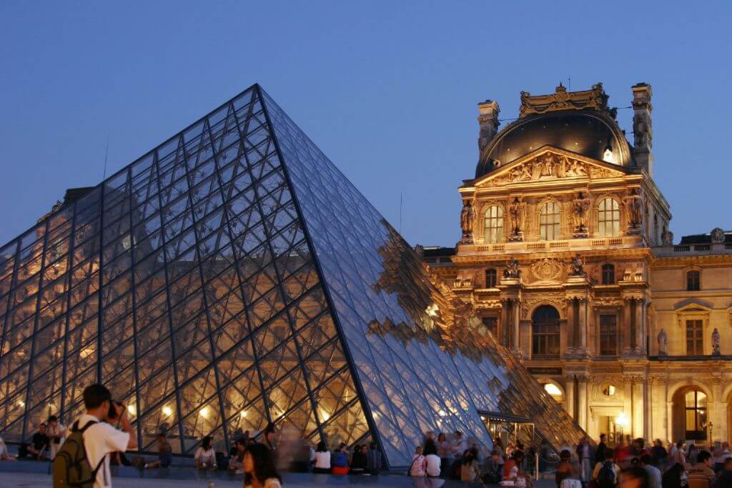 Louvre Muzesi